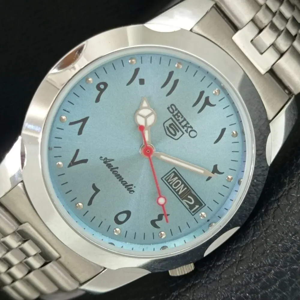 Vintage 1982 Seiko Automatic Mens Silver Watch W/daydate & Gold accents